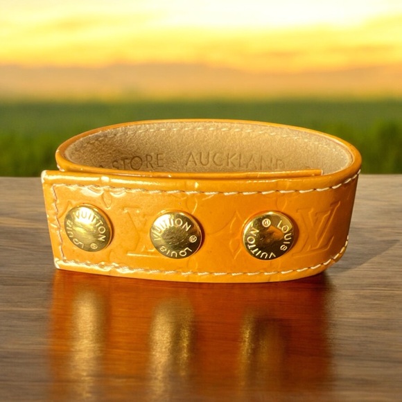 Louis Vuitton Monogram Vernis Bracelet A109 - Picture 2 of 8